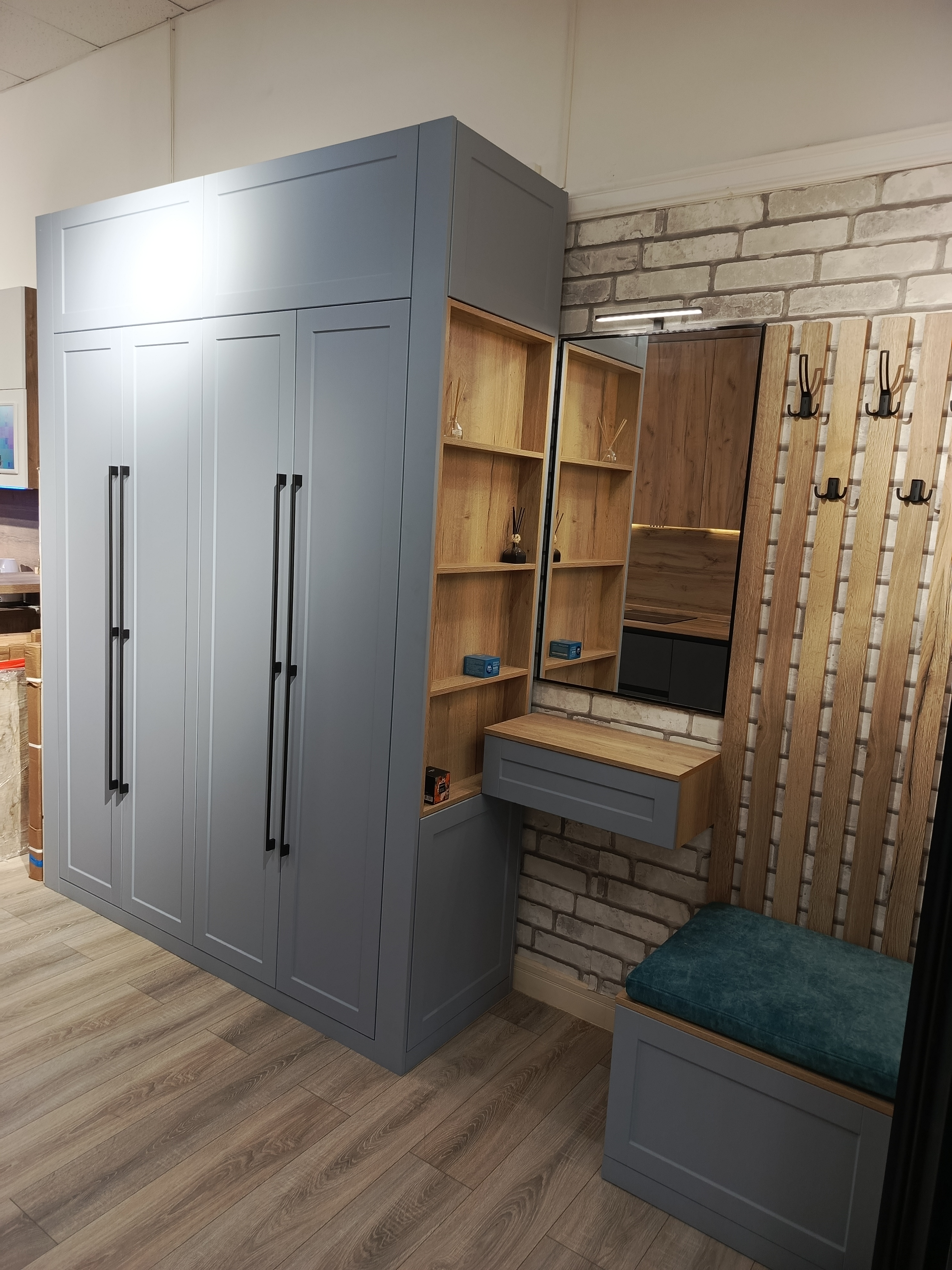 Прихожая с системой хранения