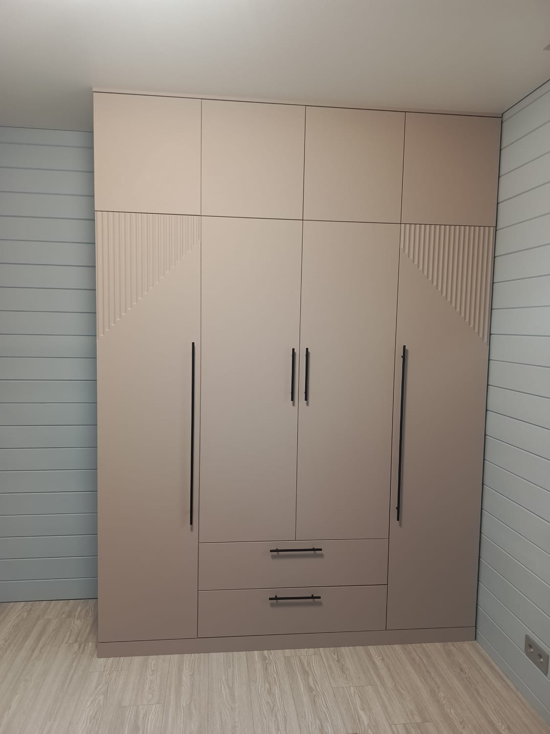 Шкаф с зеркальными фасадами Санкт-Петербург