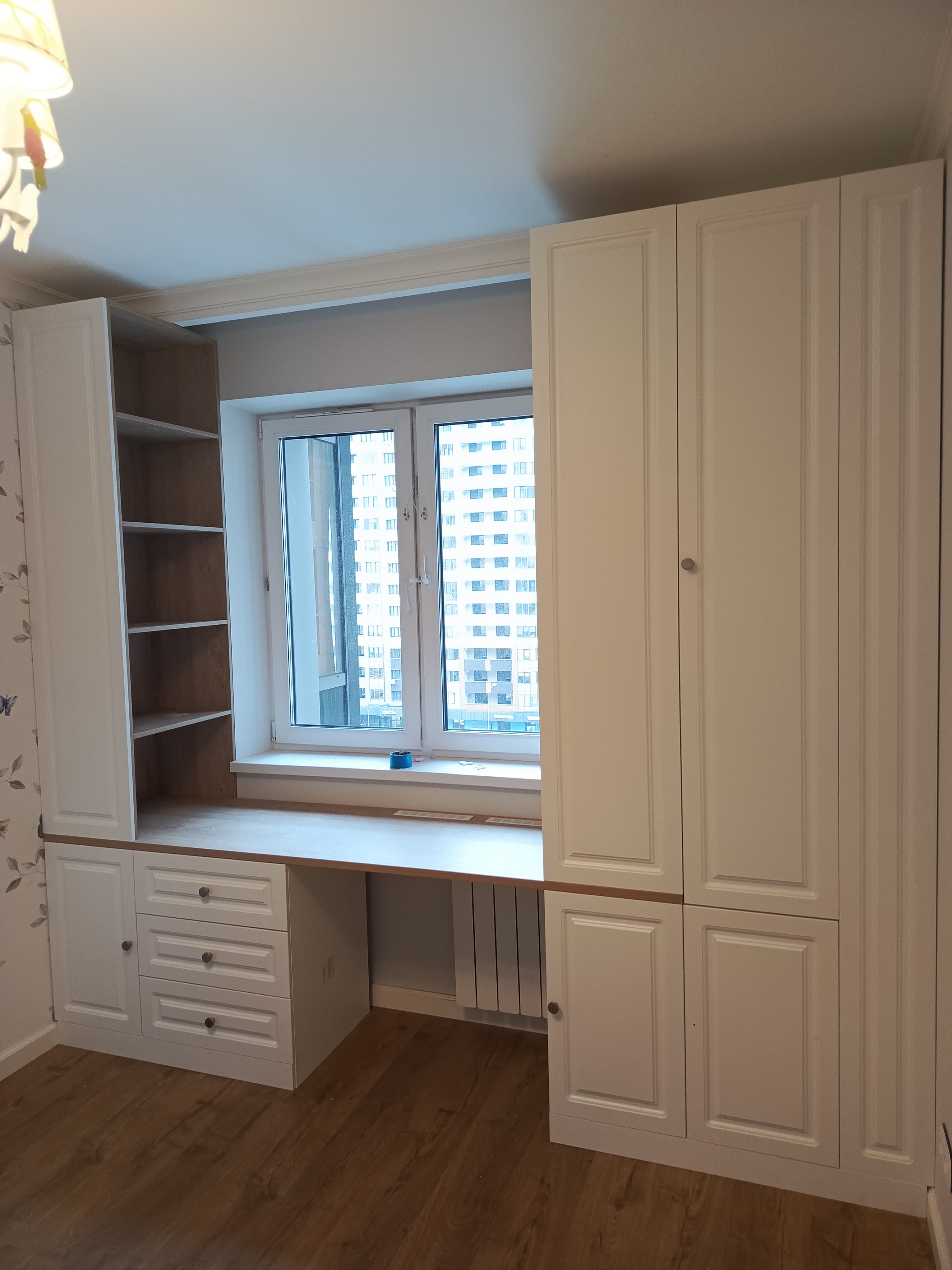 Стол под окно