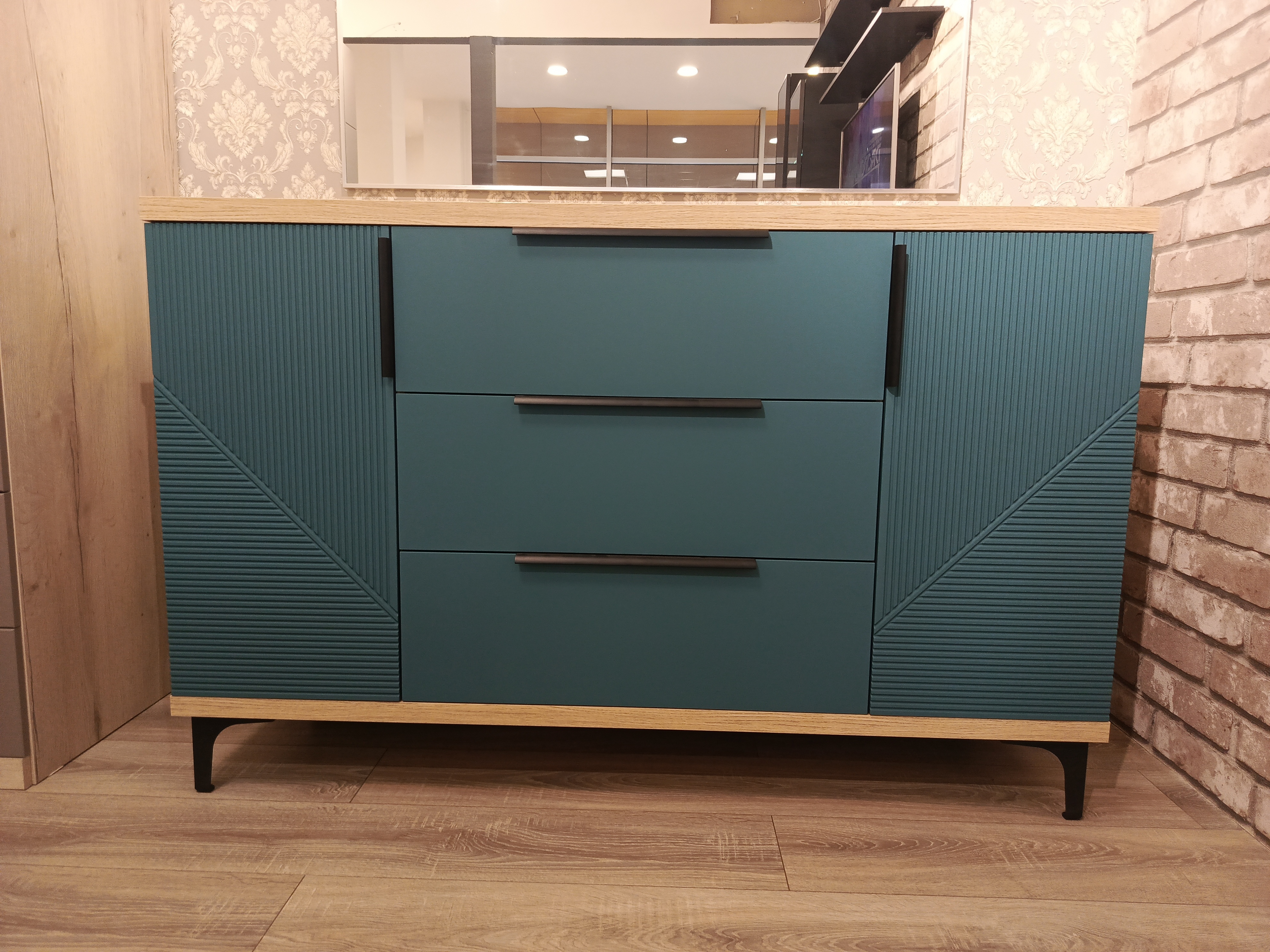 Узкий комод для прихожей